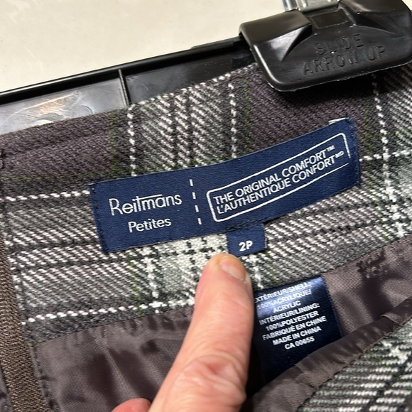 Plaid skirt with front buttons detail. Can be worn with or without a belt. - Picture 4 of 5